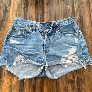 Levi denim shorts size 26